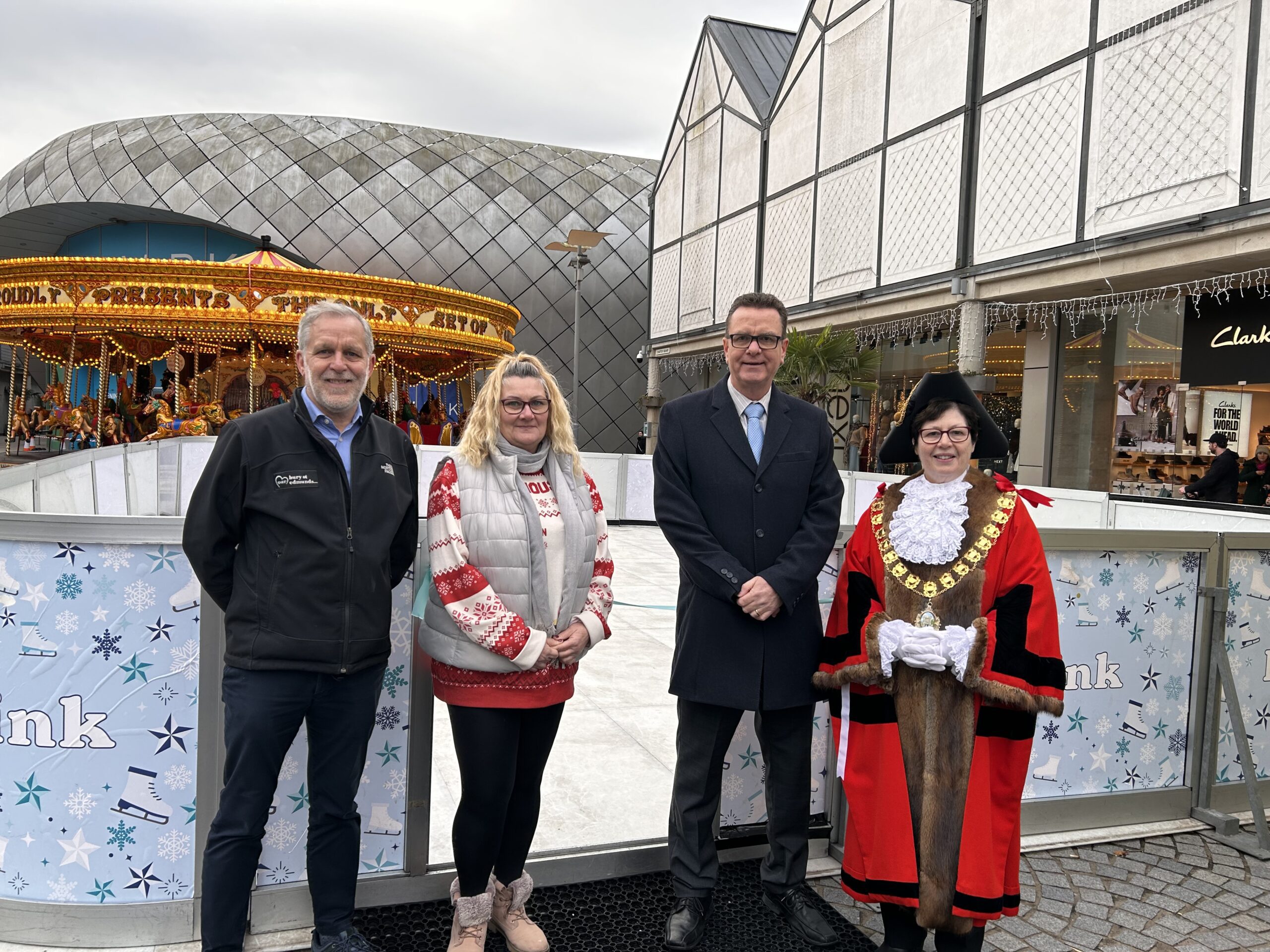 Ice rink attraction raised £2,500 for local charity
